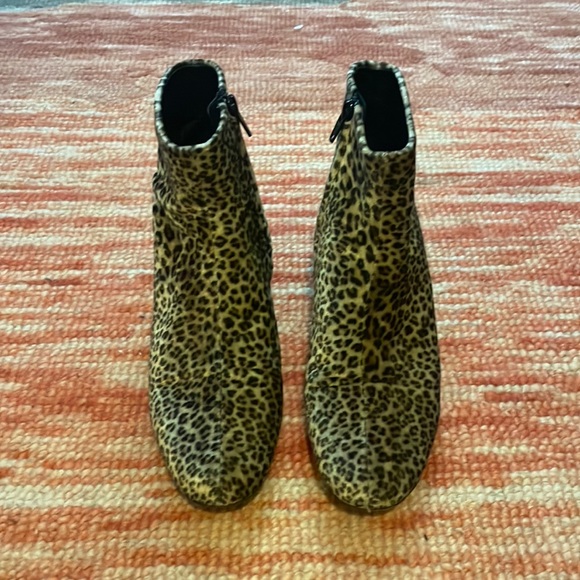 Amazing leopard print Saint Laurent Boots! - Picture 1 of 7